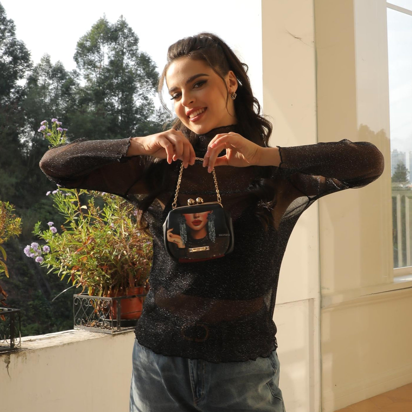 MINI-UMHÄNGETASCHE MIT KISS-LOCK-VERSCHLUSS (<tc>SAMANTHA LA BELLEZA</tc>)
