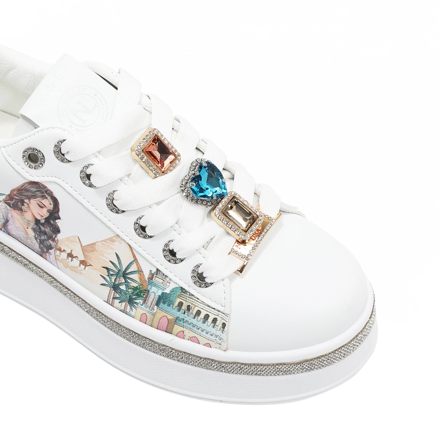 TÊNIS DA MODA COM STRASS (<tc>QUEEN CLEOPATRA</tc>)