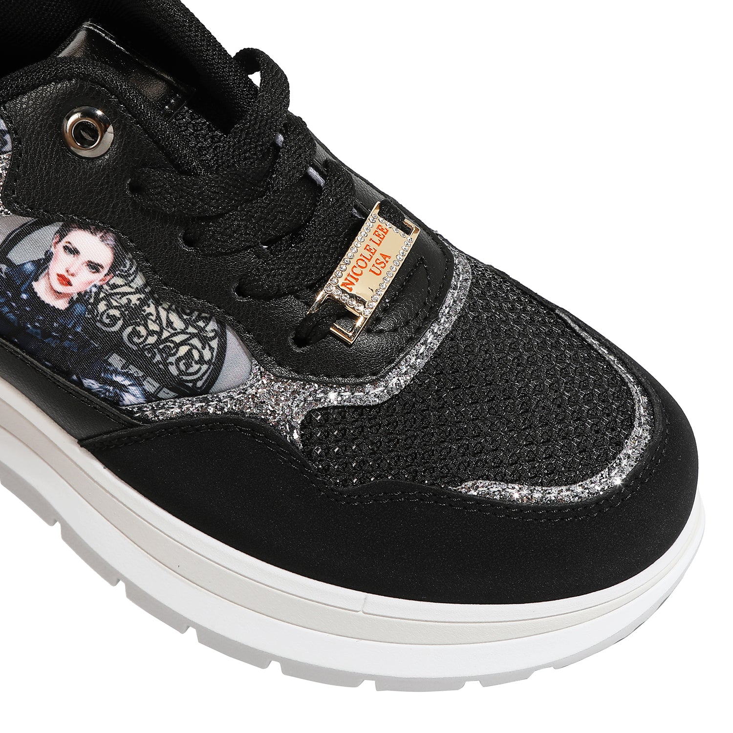 CHAUSSURES À LA MODE (<tc>MODA SNOWFLAKE</tc>)