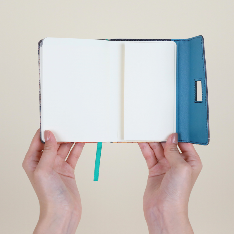 MONTHLY PLANNER WITH PEN (<tc>MARTHA TRAVELS ITALY</tc>)