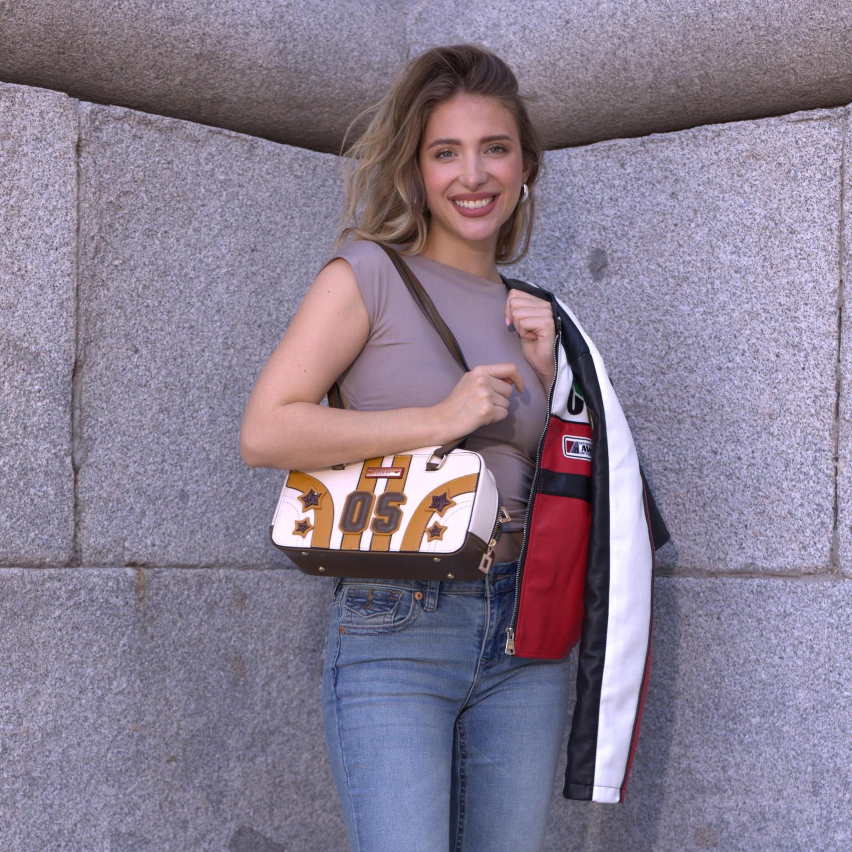 BOLSO DE HOMBRO VARSITY (ROJO)