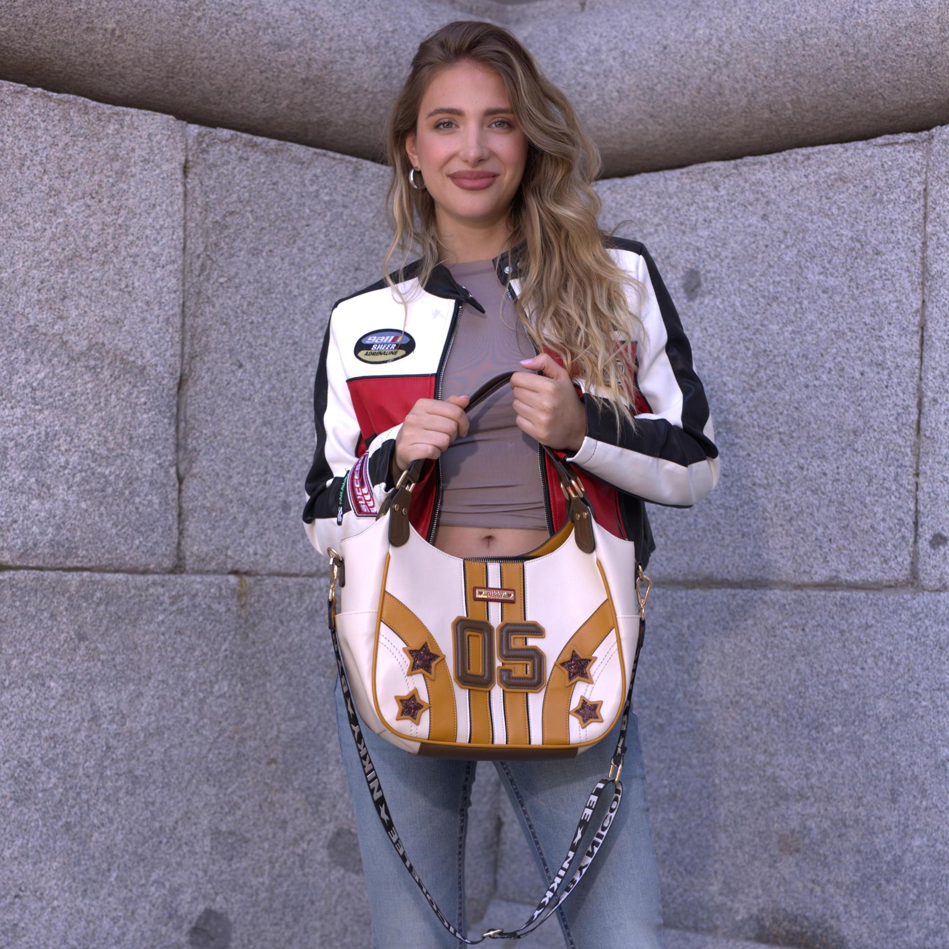 BOLSO HOBO VARSITY (ROJO)