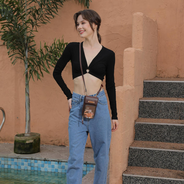 CROSSBODY PHONE CASE WITH FLAP (<tc><tc>Blind Date</tc></tc>)