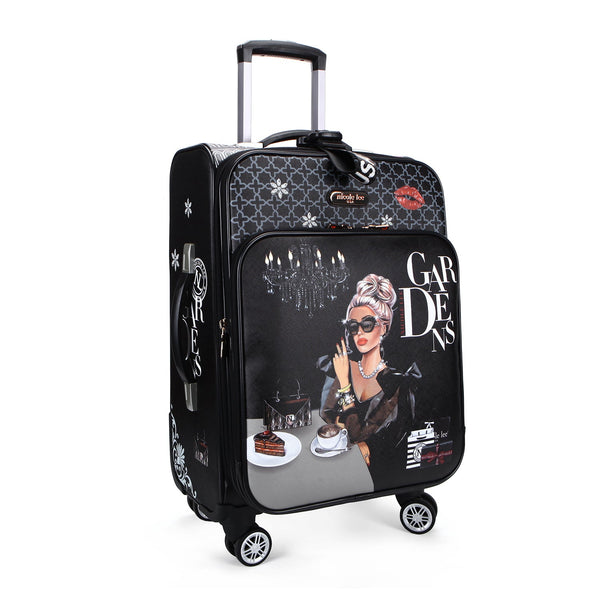 CABIN SUITCASE <tc><tc>Lady in black</tc></tc>