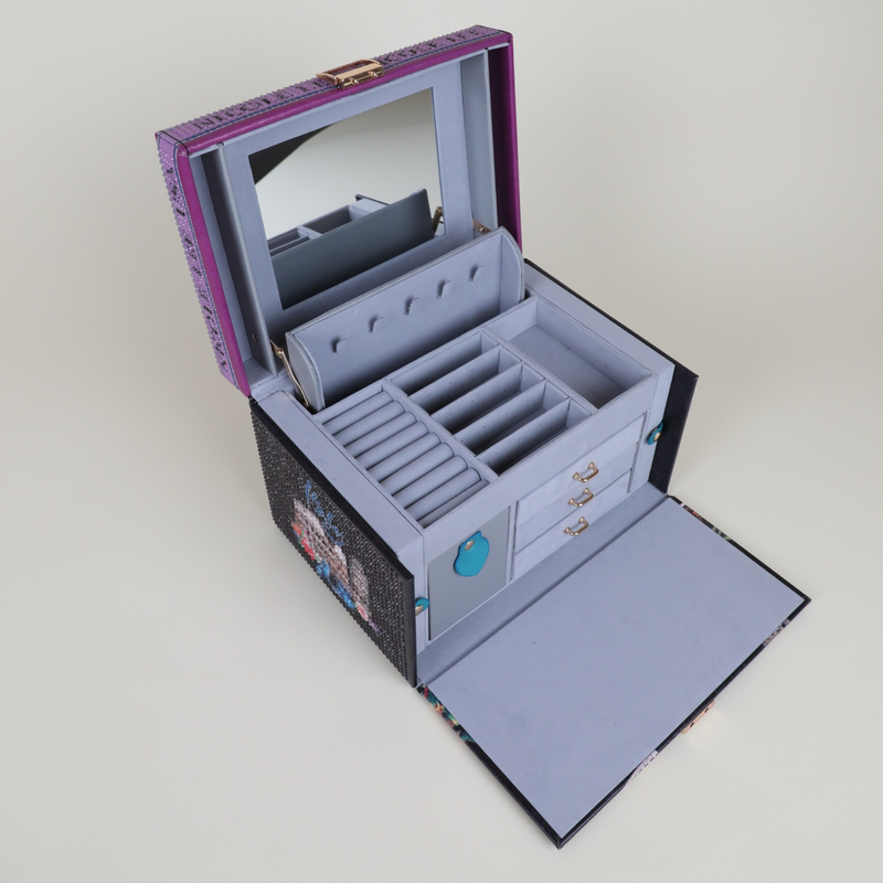 LARGE JEWELRY BOX WITH RHINESTONE (<tc>MARTHA TRAVELS ITALY</tc>)