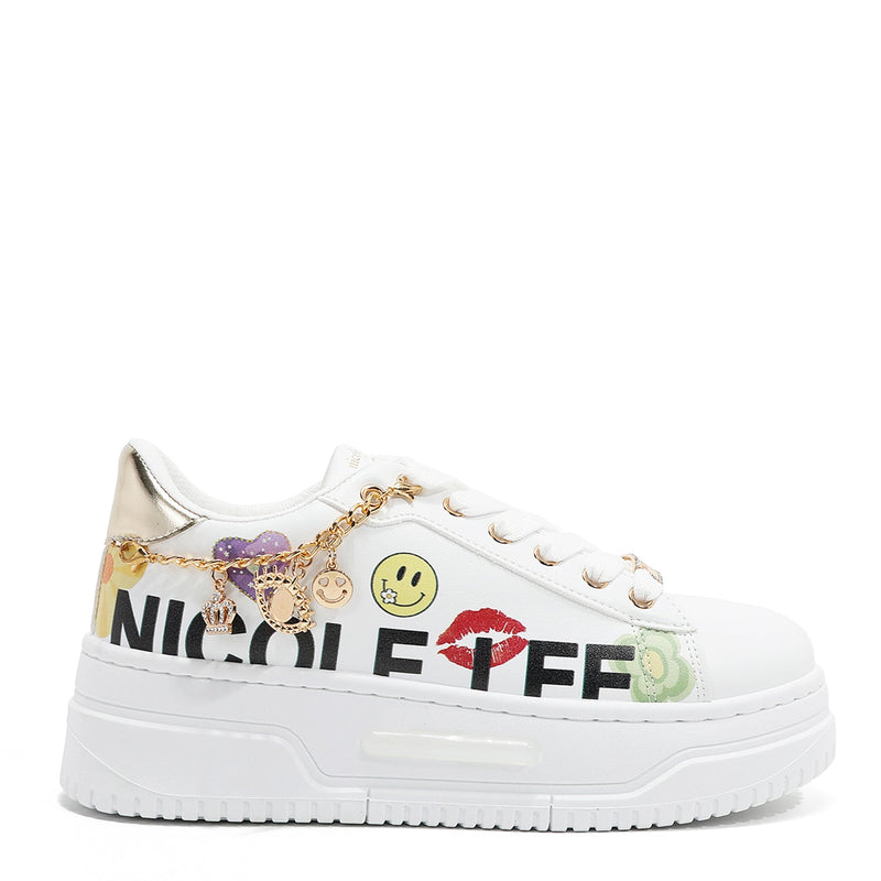 Sneakers with fashion charges