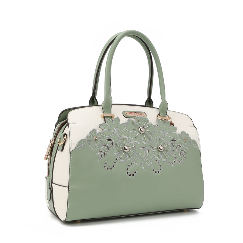 Baul bag with floral embroidery