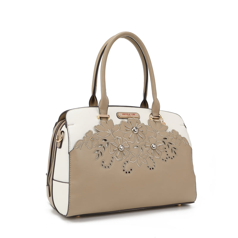 Baul bag with floral embroidery